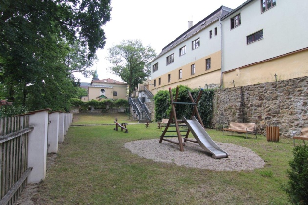 pruchod do parku maly heulos JIHLAVA 5